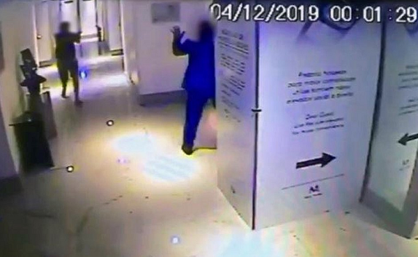 Dois funcionários foram atingidos por disparos de arma de fogo desferidos pelo profissional da área da saúde (Foto: Reprodução)