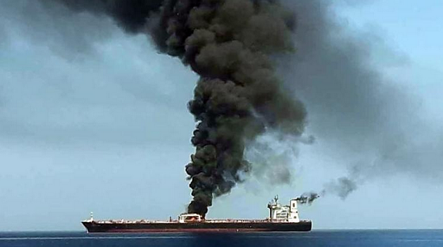 Petroleiro atacado no Golfo Pérsico em junho de 2019 (Foto: HO | IRIB TV | AFP)