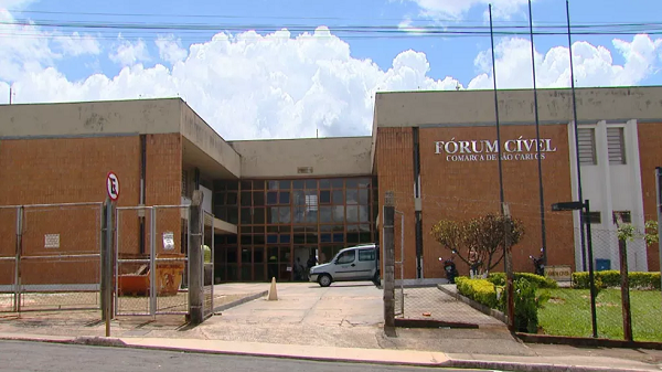 Justiça decide que filha pode se recusar a cuidar do pai que a abandonou em São Carlos (Foto: Reprodução | EPTV)