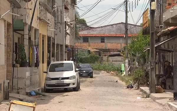 Caso ocorreu na Rua Direta da Gameleira, no Parque das Mangueiras (Foto: Reprodução | TV Bahia)