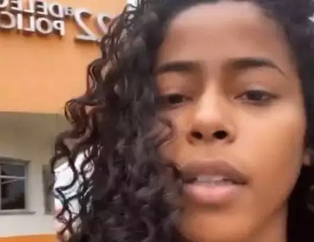 A esteticista Lorena Vieira foi vítima de racismo e preconceito em uma agência do Itaú no RJ (Foto: Reprodução | Instagram)