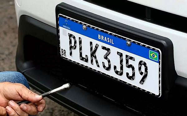 Nova placa é obrigatória apenas para quem compra um veículo novo (Foto: Mauro Akin Nassor | Arquivo CORREIO)
