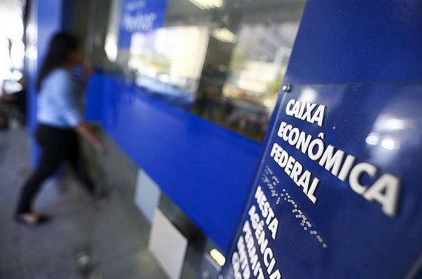 Este primeiro pagamento é relativo ao PIS. O Pasep, benefício para servidores públicos, só começa na quinta e é diferenciado (Foto: Marcelo Camargo| Agência Brasil)