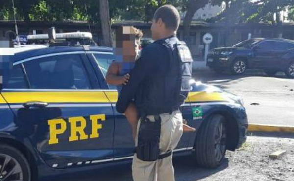 Adolescente de 15 anos foi apreendida pela polícia depois de roubar um bebê de dois anos (Foto: Reprodução)