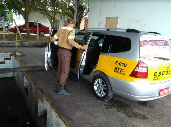 Nas vistorias, são avaliados itens de segurança, plotagem de padronização, pneus, faróis, dentre outros (Foto: Ascom | PMC)