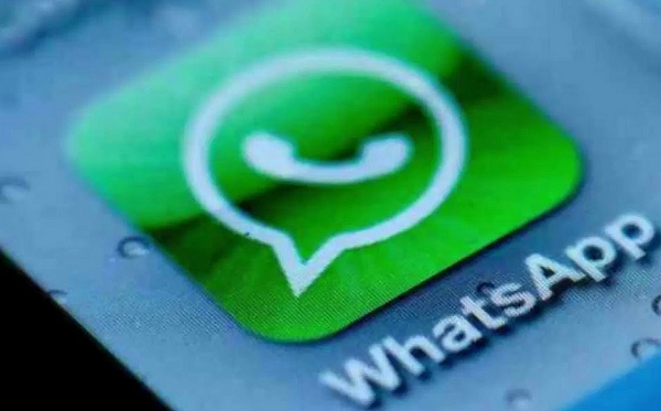 Usuários reclamaram que, ao tentar mandar fotos, vídeos, figurinhas e áudio no aplicativo de mensagens, perceberam o erro (Foto: Reprodução)