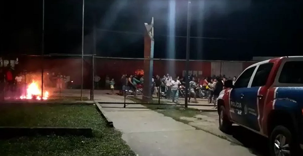 Delegacia de Fonte Boa, onde suspeito de estupro estava preso, foi destruída (Foto: Reprodução)