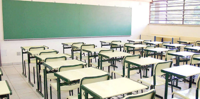 Estudantes, de 10 e 11 anos, colocaram veneno para insetos na garrafa da educadora (Foto: Reprodução)