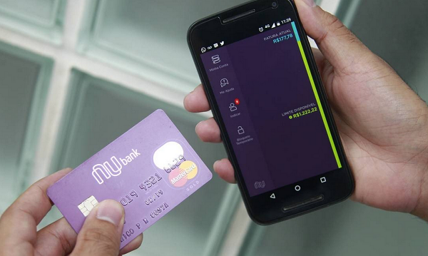 A mulher sofreu um assalto e teve o celular roubado (Foto: Reprodução)