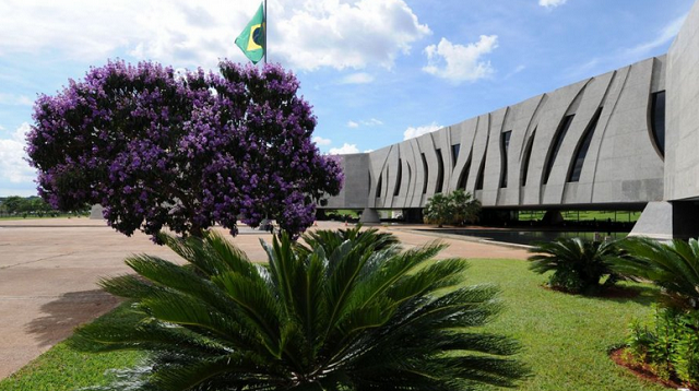 Existem hoje no Brasil cerca de 2 mil pessoas presas por não pagarem pensão alimentícia (Foto: Reprodução)