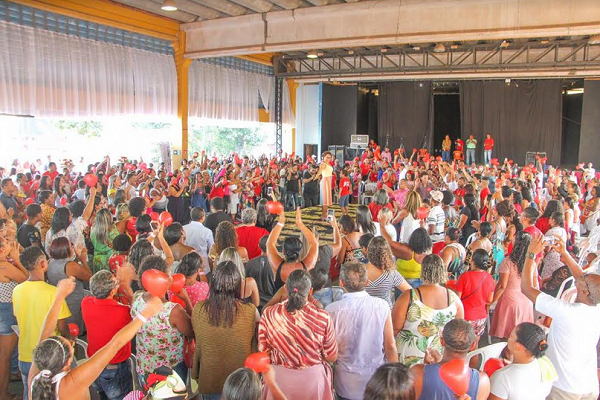 Ivoneide Caetano reuniu o que pode ser considerado um exército de mulheres, nesse 7 de março, que antecedeu Dia Internacional da Mulher (Foto: Reprodução)