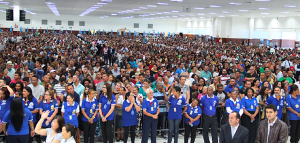 Na linha de frente da resistência ao isolamento, o pastor e líder da igreja pentecostal Assembleia de Deus Vitória em Cristo, Silas Malafaia, que tem mais de 1 milhão e 400 mil seguidores no Twitter (Foto: Reprodução)