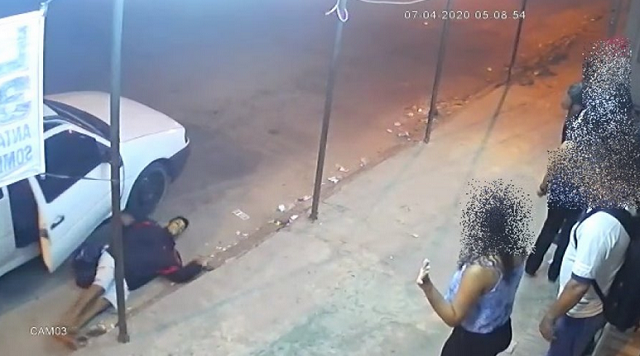 Suspeitos passou mal e desmaiou (Foto: Reprodução)