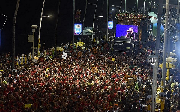 Carnaval pode ter facilitado o contágio do coronavírus no país, afirmou o médico Drauzio Varella (Foto: Reprodução)