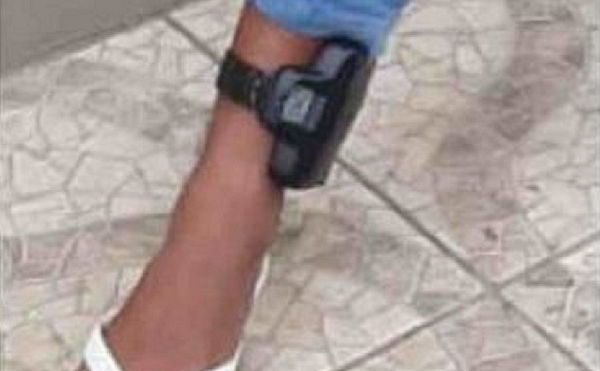 Jovem de 22 anos teve a ideia de comprar uma tornozeleira eletrônica para ostentar nas ruas de Cuiabá (Foto: Reprodução)