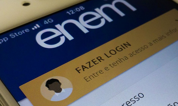 Para evitar erros na hora da inscrição, o Inep recomenda que todos os participantes façam o procedimento com calma (Foto: Marcelo Casal Jr. | Agência Brasil)