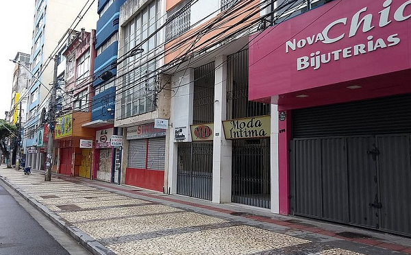As medidas têm como objetivo reduzir o fluxo de pessoas nas ruas e reduzir o contágio pelo novo coronavírus (Foto: Reprodução)