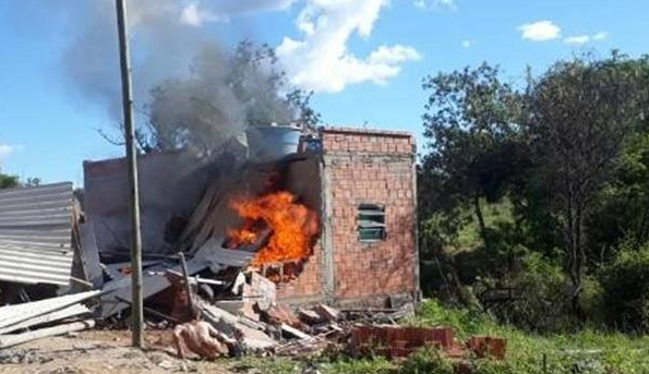 Homem identificado pela Polícia Civil como Galdino Souza de Carvalho, assassinou três filhos dentro da casa onde a família morava (Foto: Reprodução)