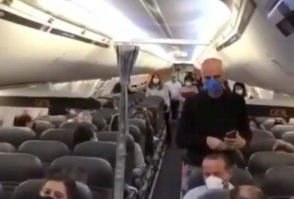 Voo da Gol com destino a Manaus prestou homenagem a todos os profissionais da saúde embarcados no avião (Foto: Reprodução)