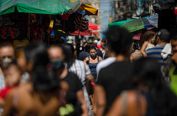 Especialistas envolvidos no desenvolvimento do imunizante não acreditam em uma vacinação em massa em um primeiro momento (Foto: Reprodução)