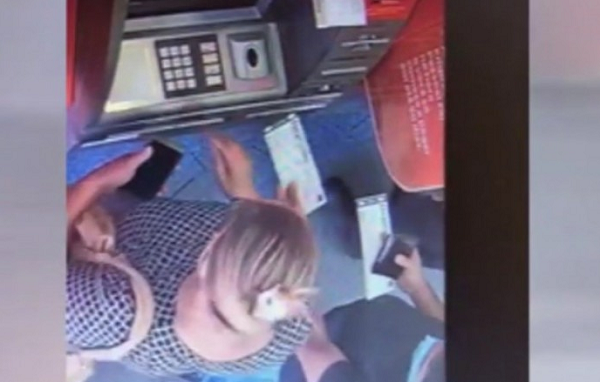A vítima só percebe que caiu no golpe da troca de envelopes somente quando nota que o dinheiro não foi depositado (Foto: Divulgação | PF)