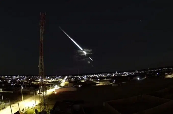 Meteoro: imagens foram captadas por câmeras em Pernambuco, Bahia e Ceará (Foto: Atel Telecom | Clima Ao Vivo | Reprodução)