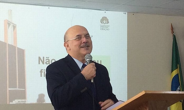 Pastor Milton Ribeiro durante palestra (Foto: Reprodução)