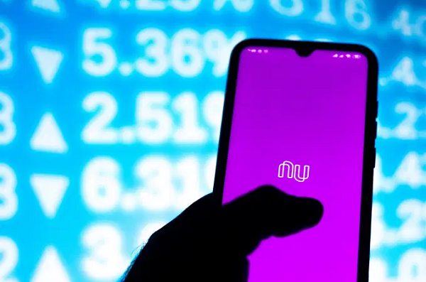 Nubank: fintech brasileira expôs nome e CPF de clientes no Google (Rafael Henrique | SOPA Images | Getty Images)