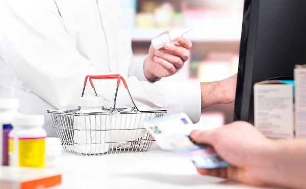 Antigripais, antitérmicos, analgésicos, a vitamina C e o extrato de própolis ficaram mais caros para o consumidor (Foto: Shutterstock)