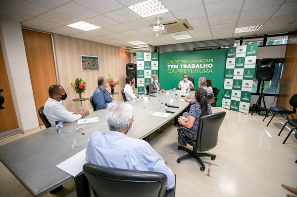 Prefeito de Camaçari, Elinaldo Araújo, secretários da Saúde e gestores de cinco cidades que compõem a Região Metropolitana (Foto: Reprodução | Ascom | PMC)