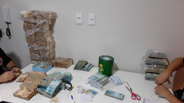 Dinheiro apreendido em operação da PF contra o PCC (Foto: Divulgação)