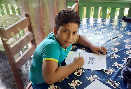 Matheus Macedo Campos morreu após receber descarga elétrica do celular conectado ao carregador (Foto: Arquivo de família)