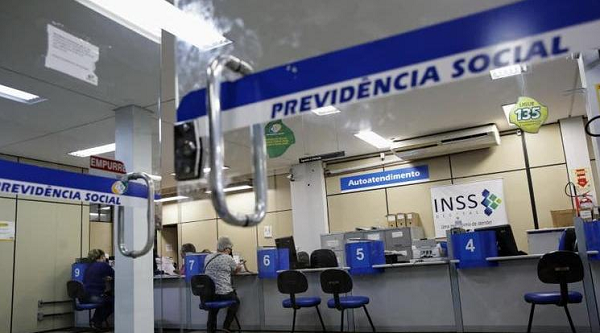 INSS: suspensão do atendimento nas unidades ocorreu em março em razão da pandemia da covid-19 (Foto: Reprodução)