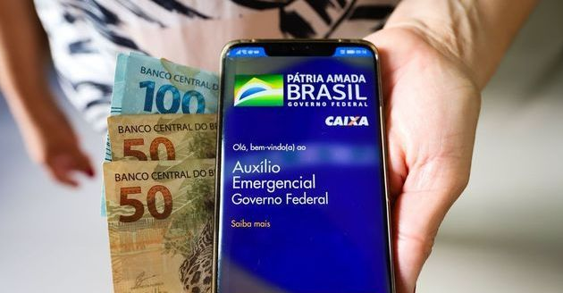 Desta vez, além de fixar o valor em R$ 300 o governo editou novas regras que limitam o pagamento da ajuda federal (Foto: Reprodução)