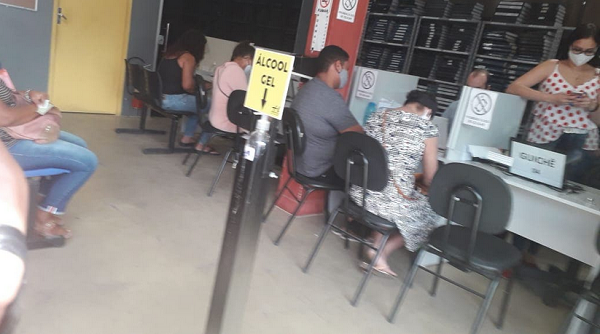 Atendimento no Cartório de Registro Civil das Pessoas Naturais da Sede de Camaçari, localizado na Avenida Luís Eduardo Magalhães (Foto: Cedida | Leitor)