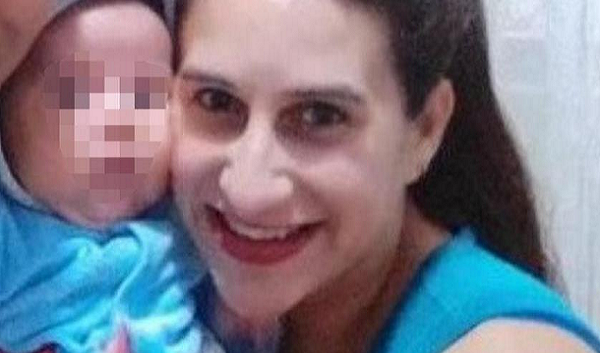 Josiele Lopes, de 36 anos e o filho dela, um bebê de 3 meses de idade (Foto: Reprodução)