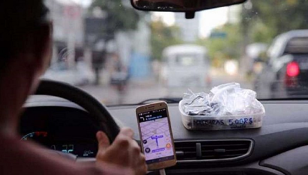 Marido, que acompanhava o translado da esposa pelo celular, estranhou a rota que o carro estava fazendo e acionou a Polícia Militar (Felipe Ribeiro | JC Imagem)