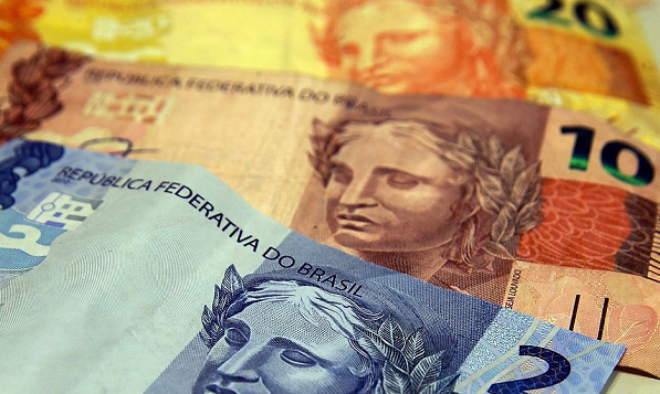 Governo reduziu o reajuste do salário mínimo para o próximo ano (Foto: Reprodução)