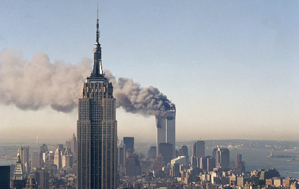 Estudo aponta que o ataque terrorista às Torres Gêmeas em setembro de 2001 teve a cobertura televisiva mais marcante dos últimos 50 anos(Foto: Marty Lederhandler | AP arquivo)