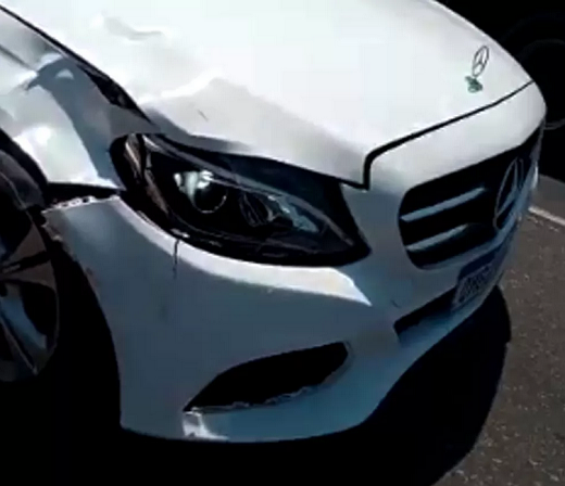 Idosas foram atingidas por um carro de luxo, modelo Mercedes-Benz C 180 (Foto: Reprodução)