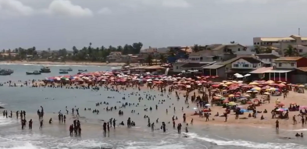 Praia de Arembepe no final de semana (Foto: Reprodução | TV Bahia)
