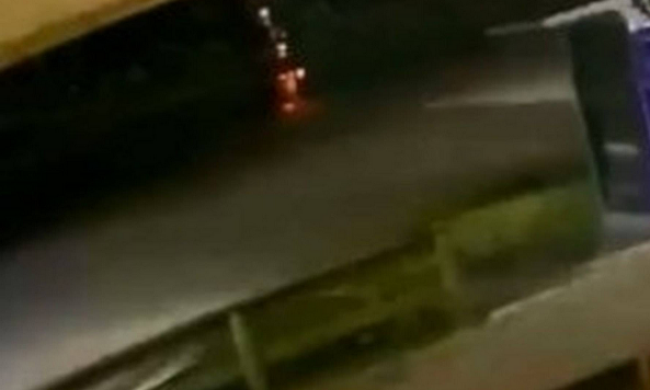 Homem é atingido por raio enquanto corria na orla em SC (Foto: Reprodução)