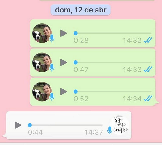 Última conversa entre amigas no WhatsApp foi por meio de áudios. Em gravação, Carolina (no balão branco) comemorou que o bebê de Cristina nasceria em poucos dias (Foto: Reprodução)