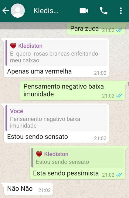 Em mensagens (nos balões brancos), pouco antes de ser intubado, técnico de enfermagem contou à mãe como queria que fosse o seu velório (Foto: Reprodução)
