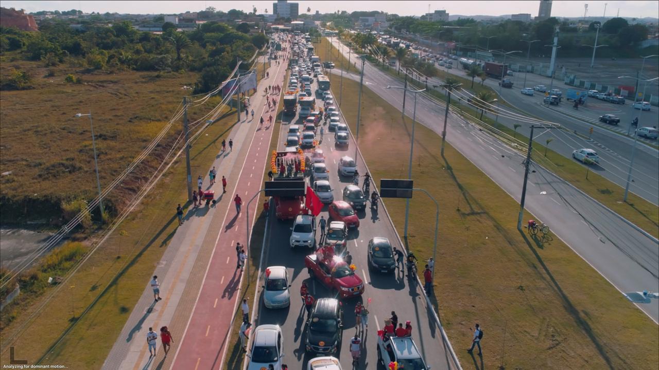 Da avenida Jorge Amado, de onde a carreata teve início, passando pelo Centro, Glebas e Phoc’s, as pessoas saíram das casas e comércios para declarar apoio a Ivoneide, que se declarou confiante e empolgada com a dimensão da atividade - Foto: Redes Sociais