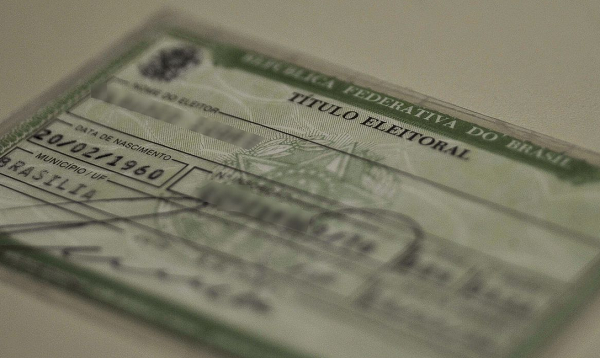 Eleitor não pode ser impedido de votar caso não tenha em mãos o título (Foto: Arquivo | Marcello Casal Jr | Agência Brasil)