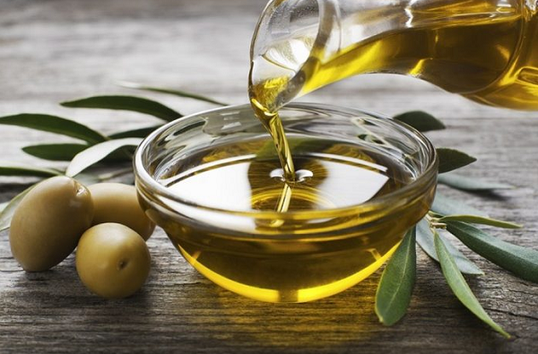 Produtos vendidos como azeite de oliva extra virgem eram, na verdade, óleo de soja (Foto: Reprodução)