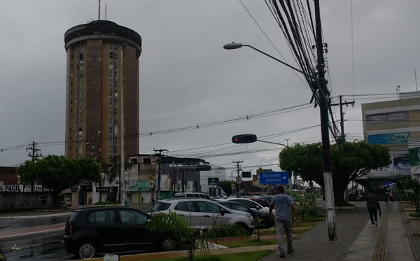 Nesta época do ano o calor favorece a formação de fortes chuvas e temporais