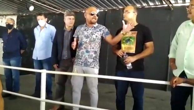 Grupo formado por candidatos a vereador de pelo menos 7 partidos se reuniu para traçar estratégias e juntar provas de supostos erros na apuração dos votos, em Camaçari (Foto: Print | Vídeo)