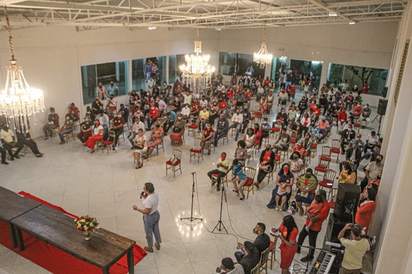 Ivoneide Caetano recebeu apoio de centenas de representantes do segmento evangélico do município (Foto: Divulgação)